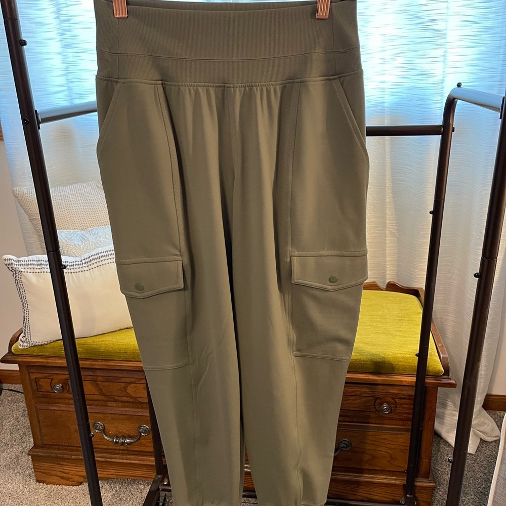 Athleta Sage Green Activewear Pants